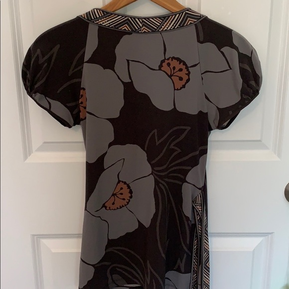 BCBG Maxazria short sleeved faux wrap top - Picture 5 of 7